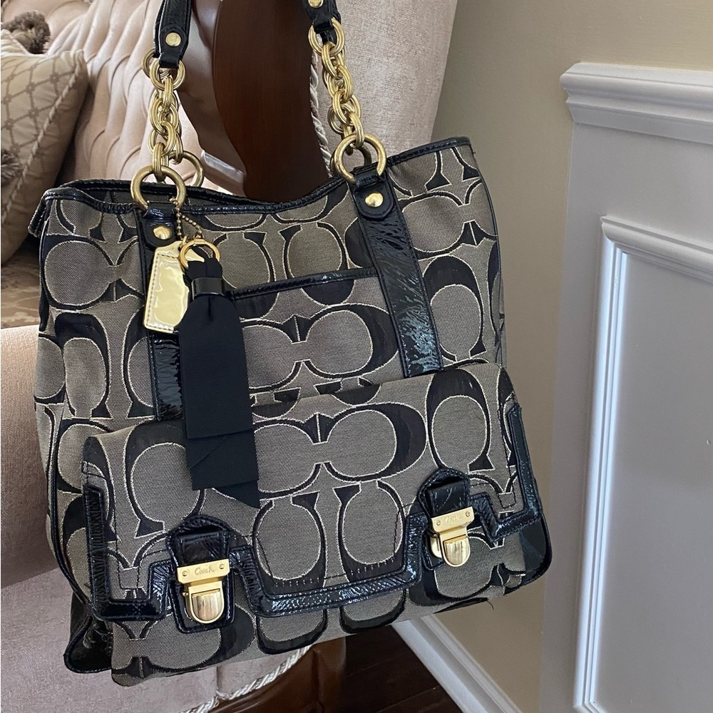 Coach Bag. Black and gold. Number D1176-18355. Good condition!!!